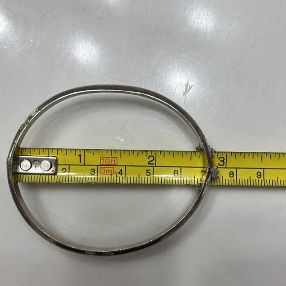 Vintage 925 STERLING SILVER bangle BRACELET w/  flower detailing. So pretty!!! - Picture 8 of 9